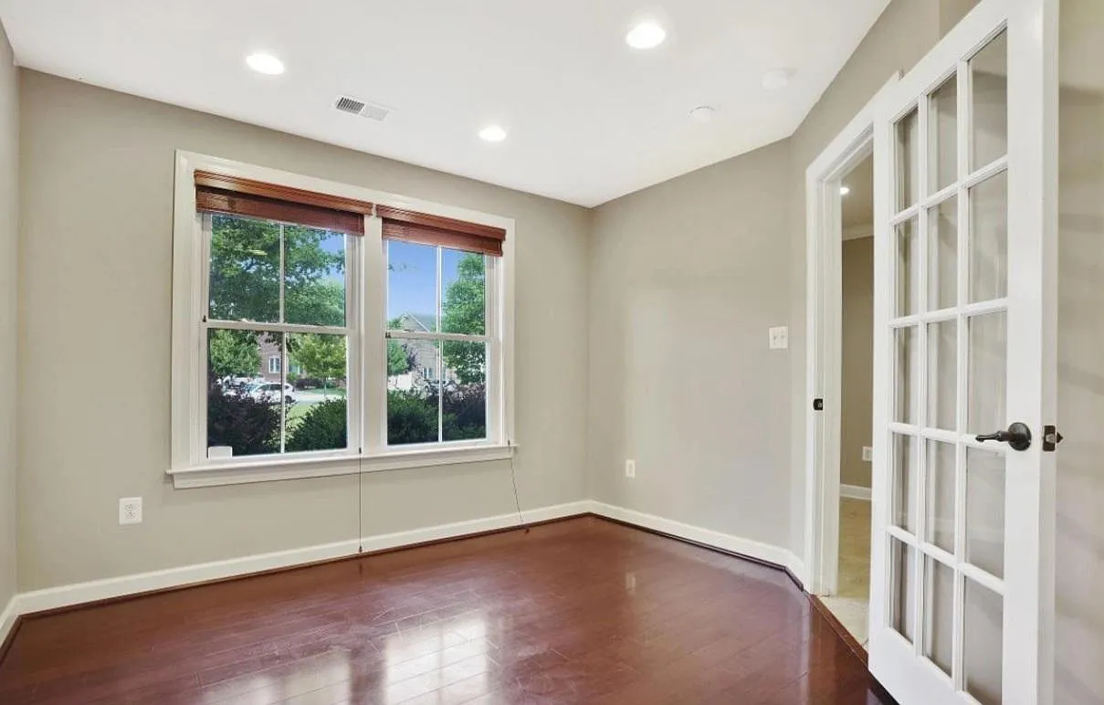 4 bed, 2336 sqft, $3,500 — Photo 4