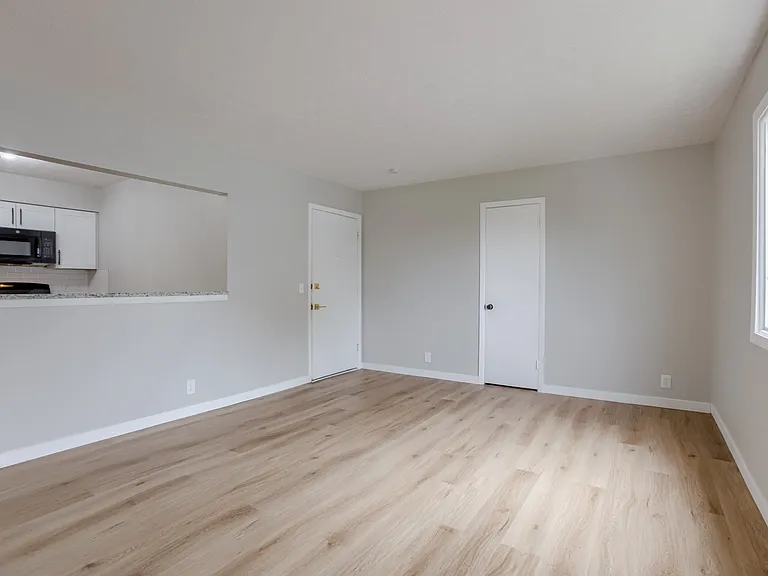 4713 Davenport St #10 — Photo 7