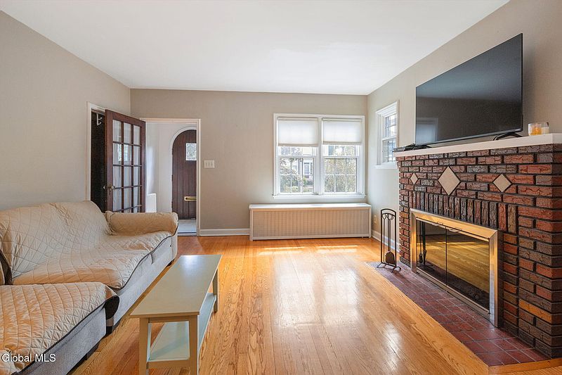 2nd image of 45 W Erie Street