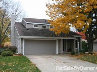 4305 NW Country Club Dr, Urbandale, IA 50322