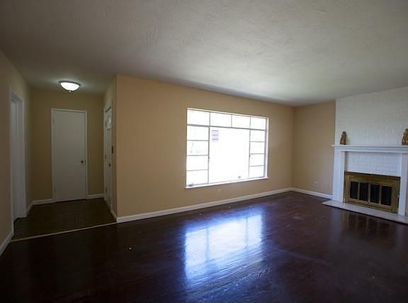 3rd image of 1733 W Garland Ave