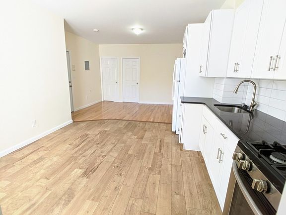 3rd image of 259 23rd St #2