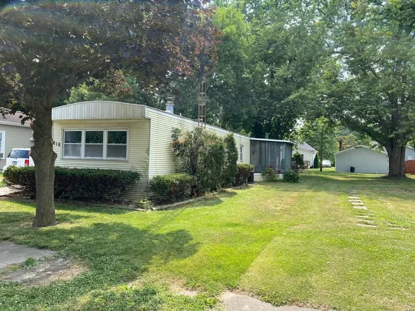 618 Sanford Ave, Nokomis, IL 62075