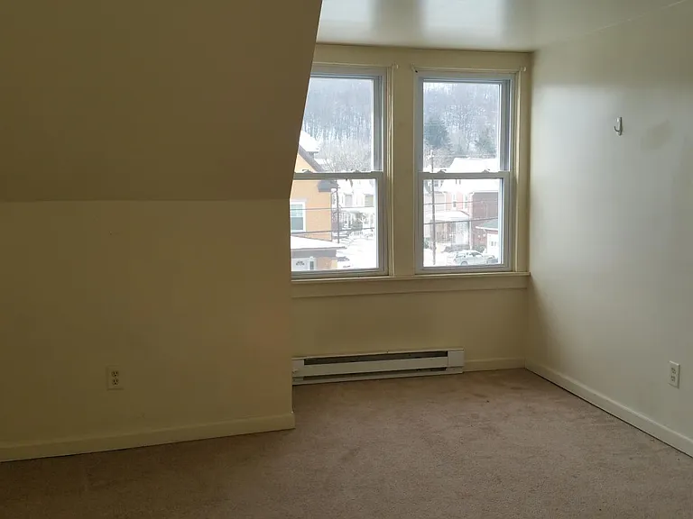 345 Mercer St — Photo 4