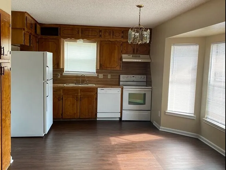 848 Michelle Dr — Photo 4