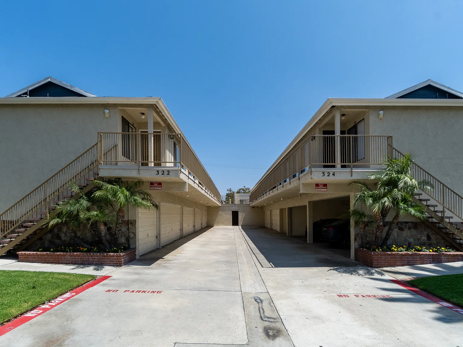 Claudina Apartments — Photo 4