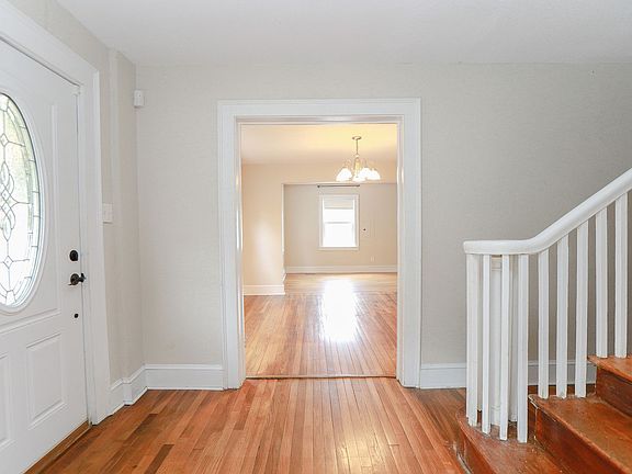 4th image of 1701 Bain St