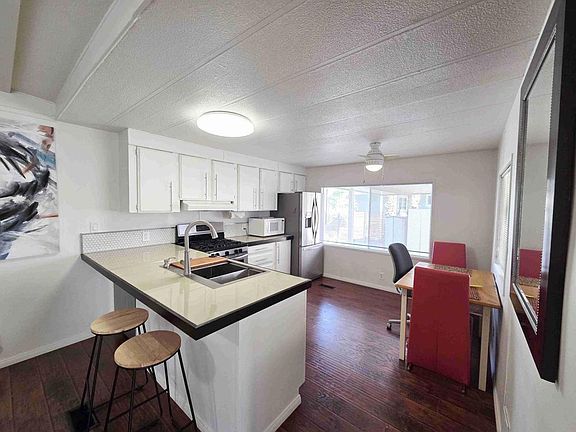 3rd image of 108 Dromedary Cir