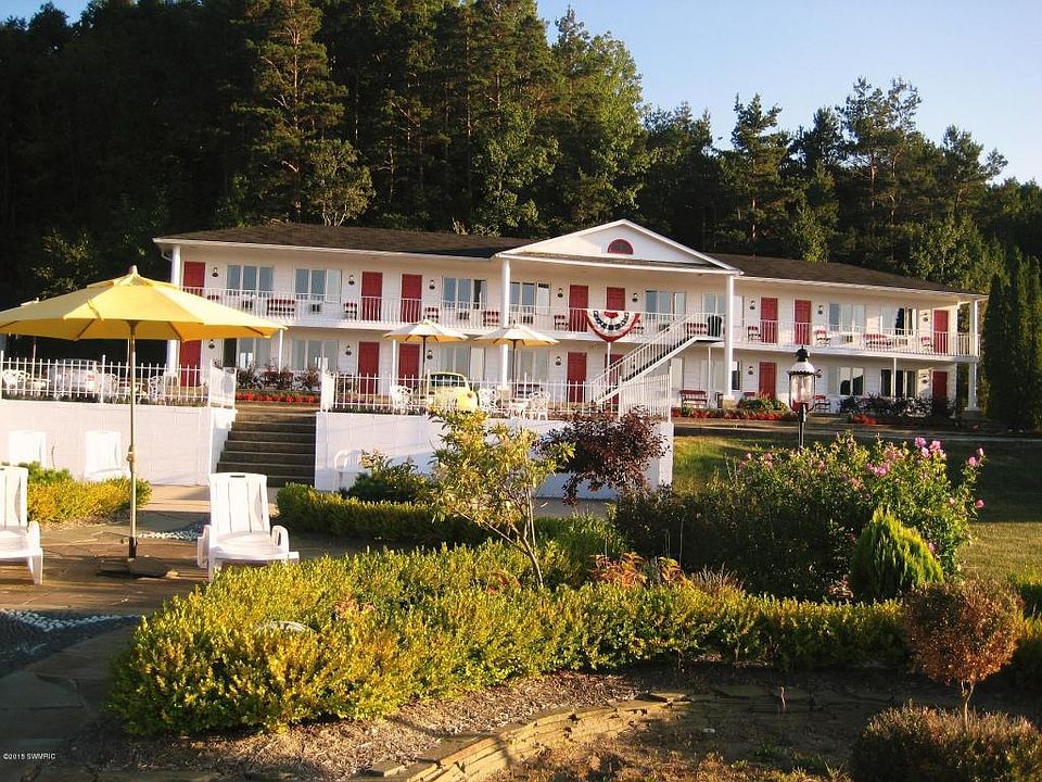 2445 Charlevoix Ave, Petoskey, MI 49770 Zillow