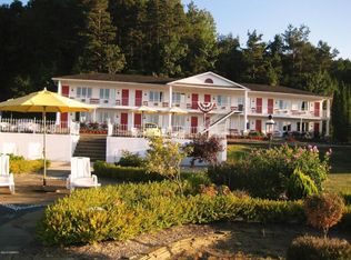 2445 Charlevoix Ave, Petoskey, MI 49770