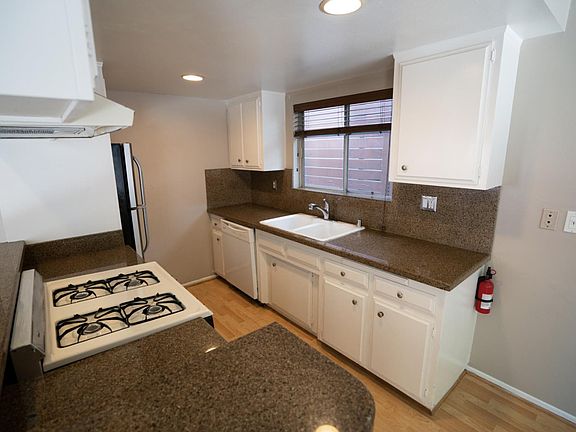 3rd image of 729 Manhattan Beach Blvd #B