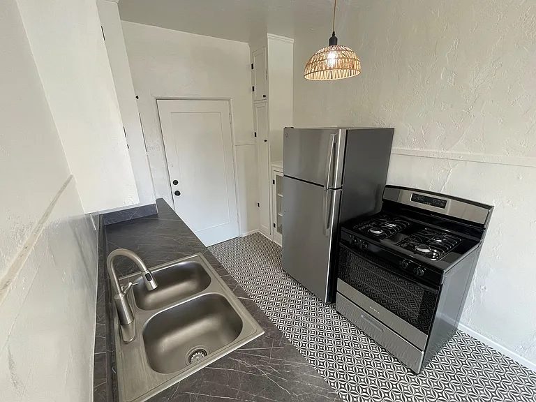 2110-2126 Thompson Blvd #&-275-287 — Photo 13