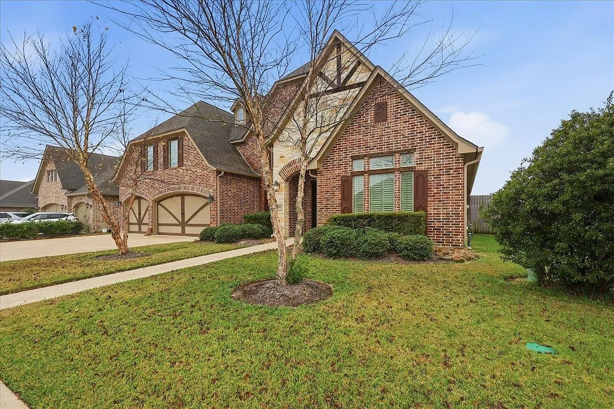 302 Spring Brook Court - 1 — Photo 2