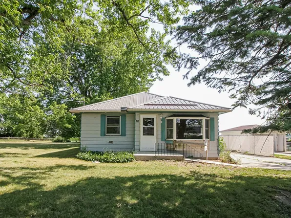 156 Green St, Center Point, IA 52213