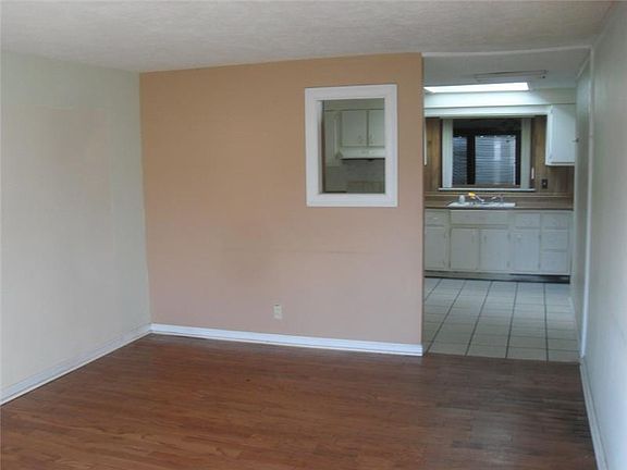 4th image of 1920 Galeston Dr
