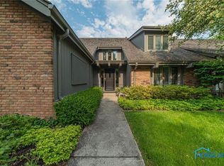 29796 Foxhill Rd, Perrysburg, OH 43551