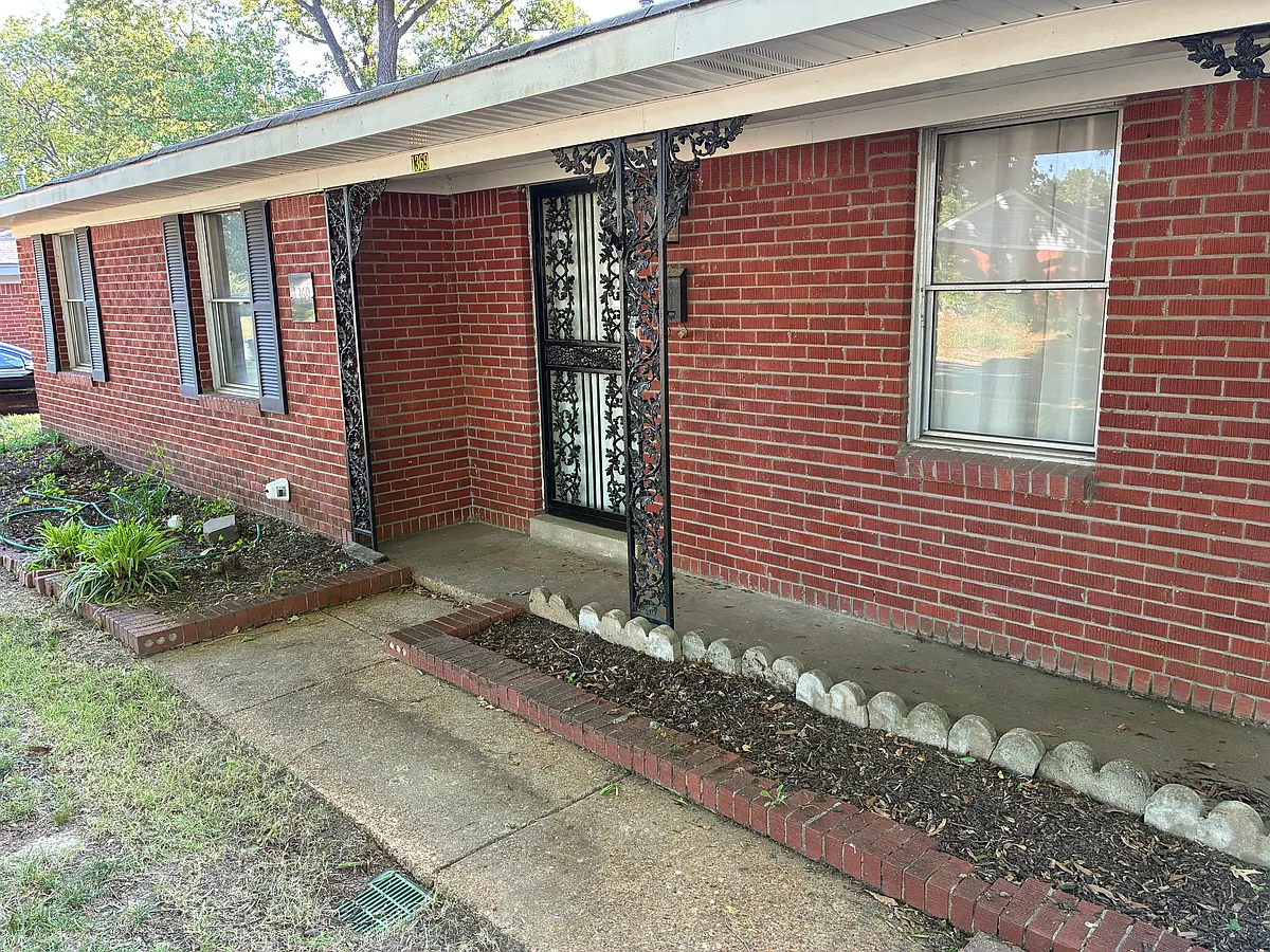 Building Photo - 1369 Ivy Rd