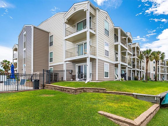 3rd image of 200 Yacht Club Ln #200