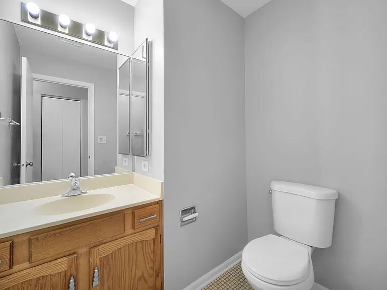 1671 Grosvenor Cir #B — Photo 9