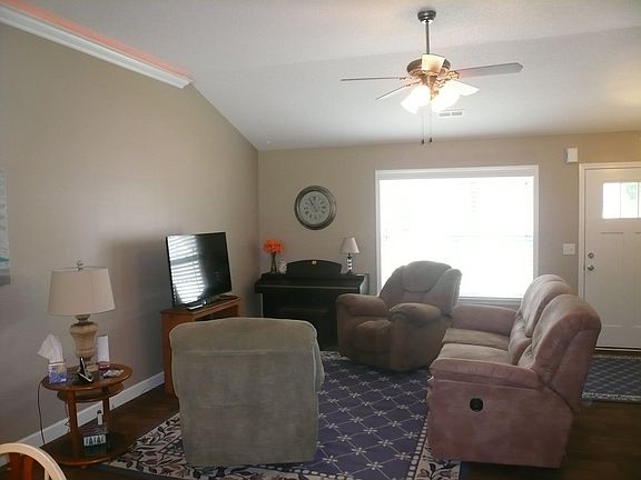 5th image of 248 Basswood Dr