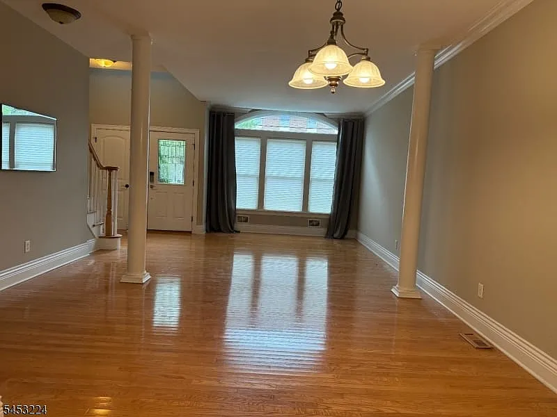 3 bed, 2.5 bath, $5,200 — Photo 2