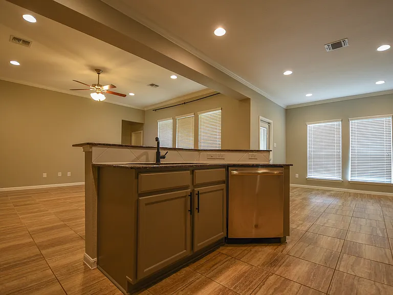 7712 Kendall Hill Dr — Photo 3