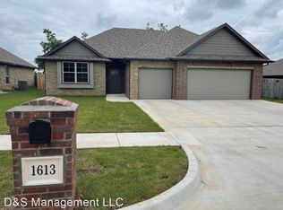 1613 SE 6th St, Moore, OK 73160