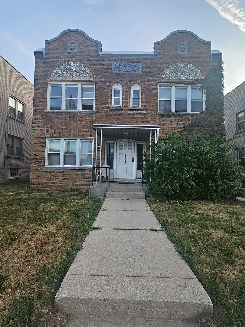 3279 S Kinnickinnic Ave. (6 Unit) — Photo 1