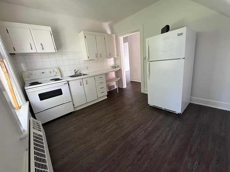 4 Peel St #2 — Photo 9