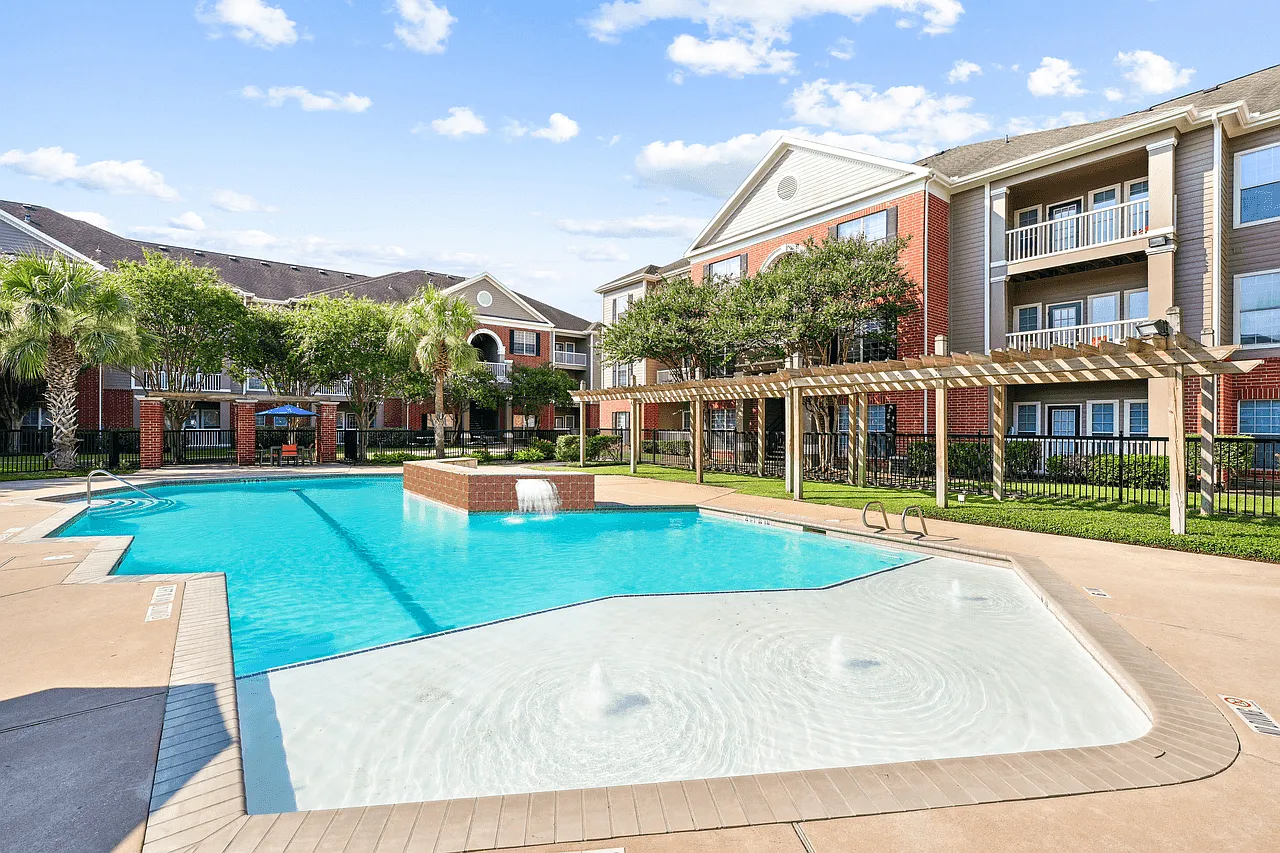 City Parc II at West Oaks Apartments — Photo 1