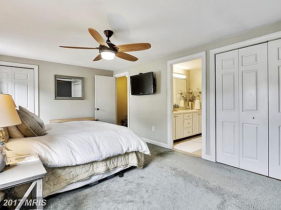 Huge Master bedroom 18 x 11!