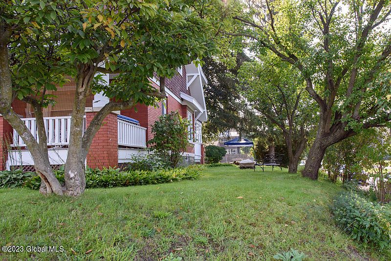 4th image of 902 Lakewood Avenue