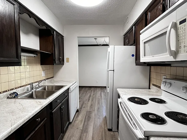 1513 Olde Hickory Rd #2 — Photo 2