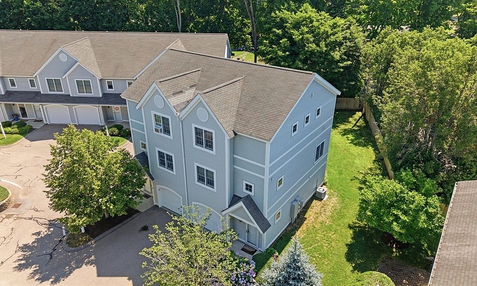 1st image of 140 Commonwealth Ave #7