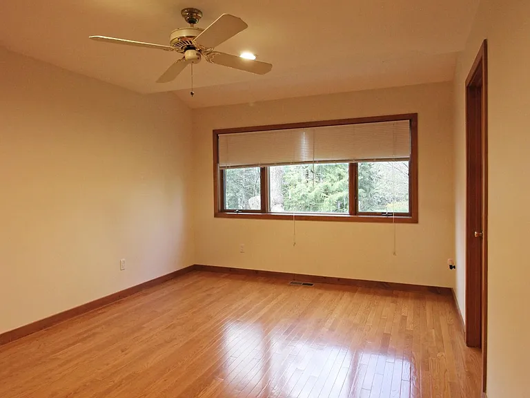 6872 Melrose Dr — Photo 21