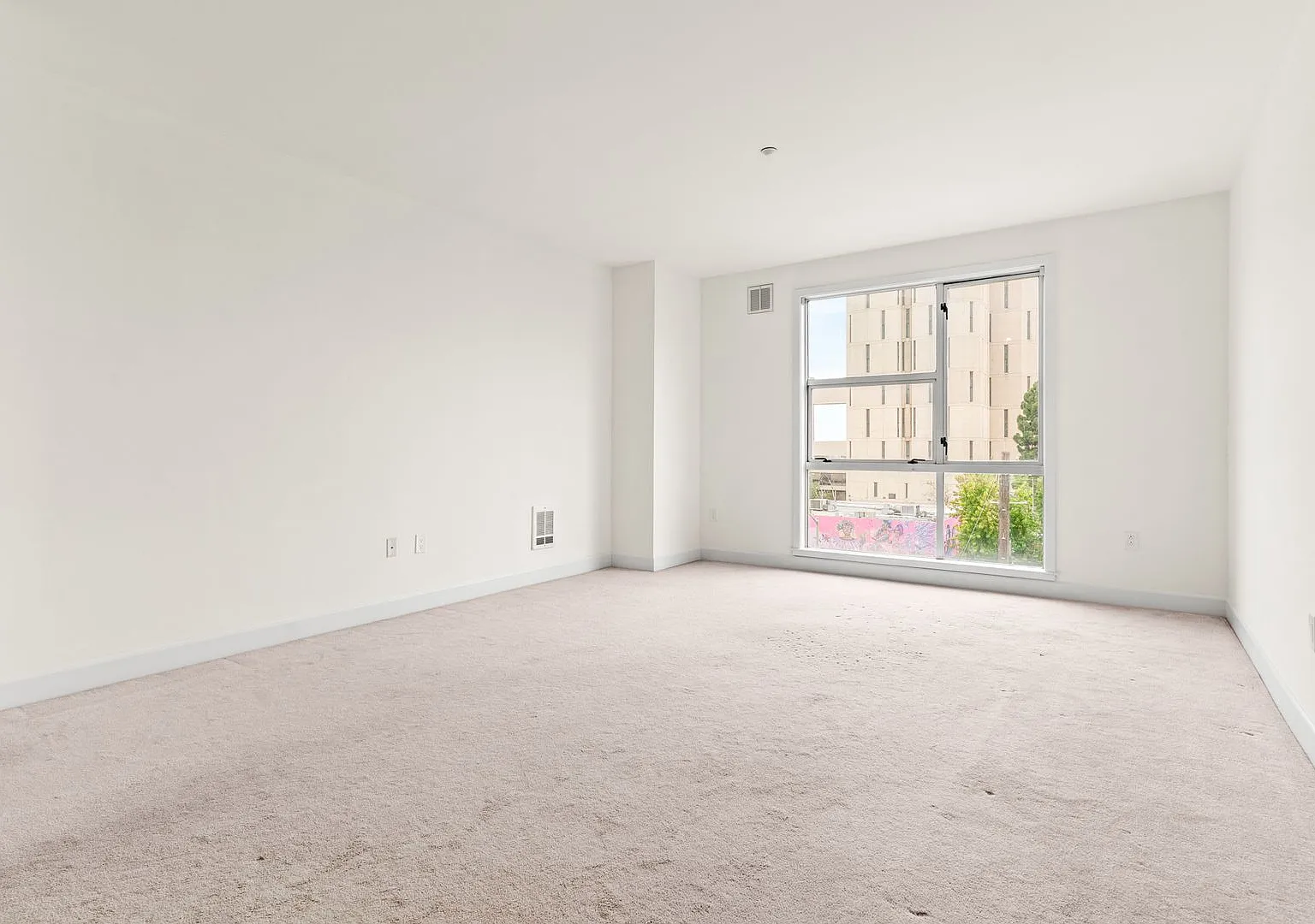 Prime Oakland 1-Bed Condo w/ Resort-Style Amenities & Utilities Included — Photo 2