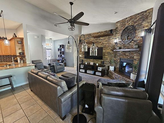 5th image of 383 Wildwood Dr