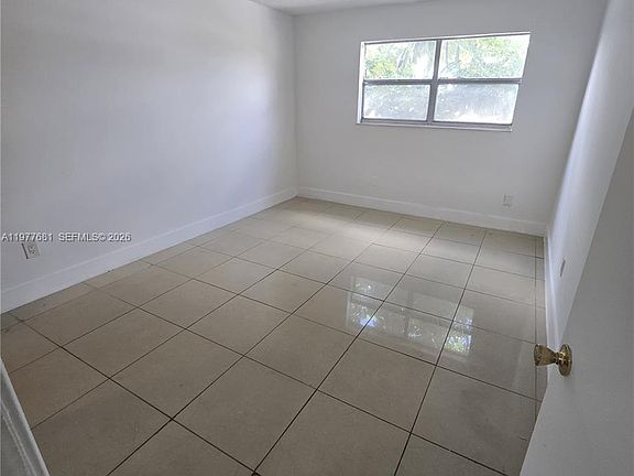 3rd image of 13725 NE 6th Ave
