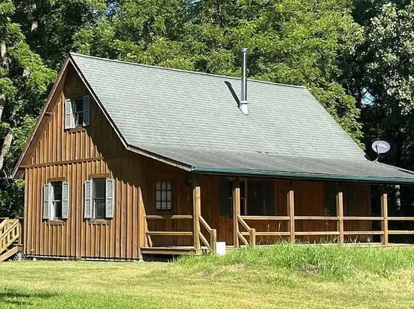 11 Cedar Ln N, Putnam, IL 61560