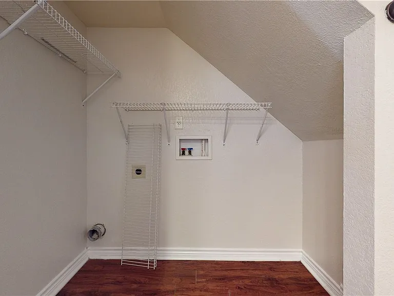 1915 Pine Tree Dr #A — Photo 11
