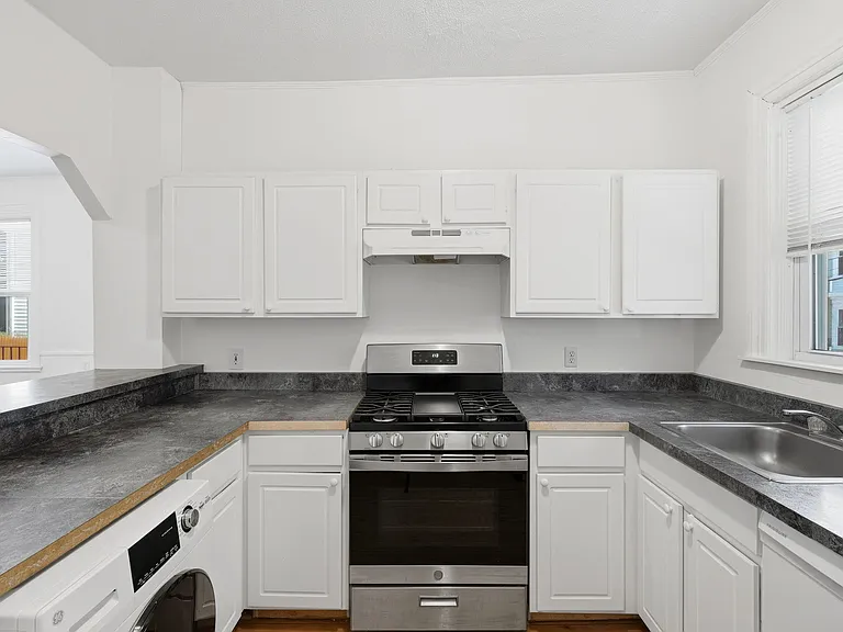 46 E Transit St #1F — Photo 14