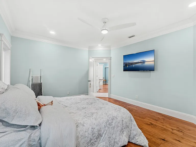 143 Caledonia Dr — Photo 50