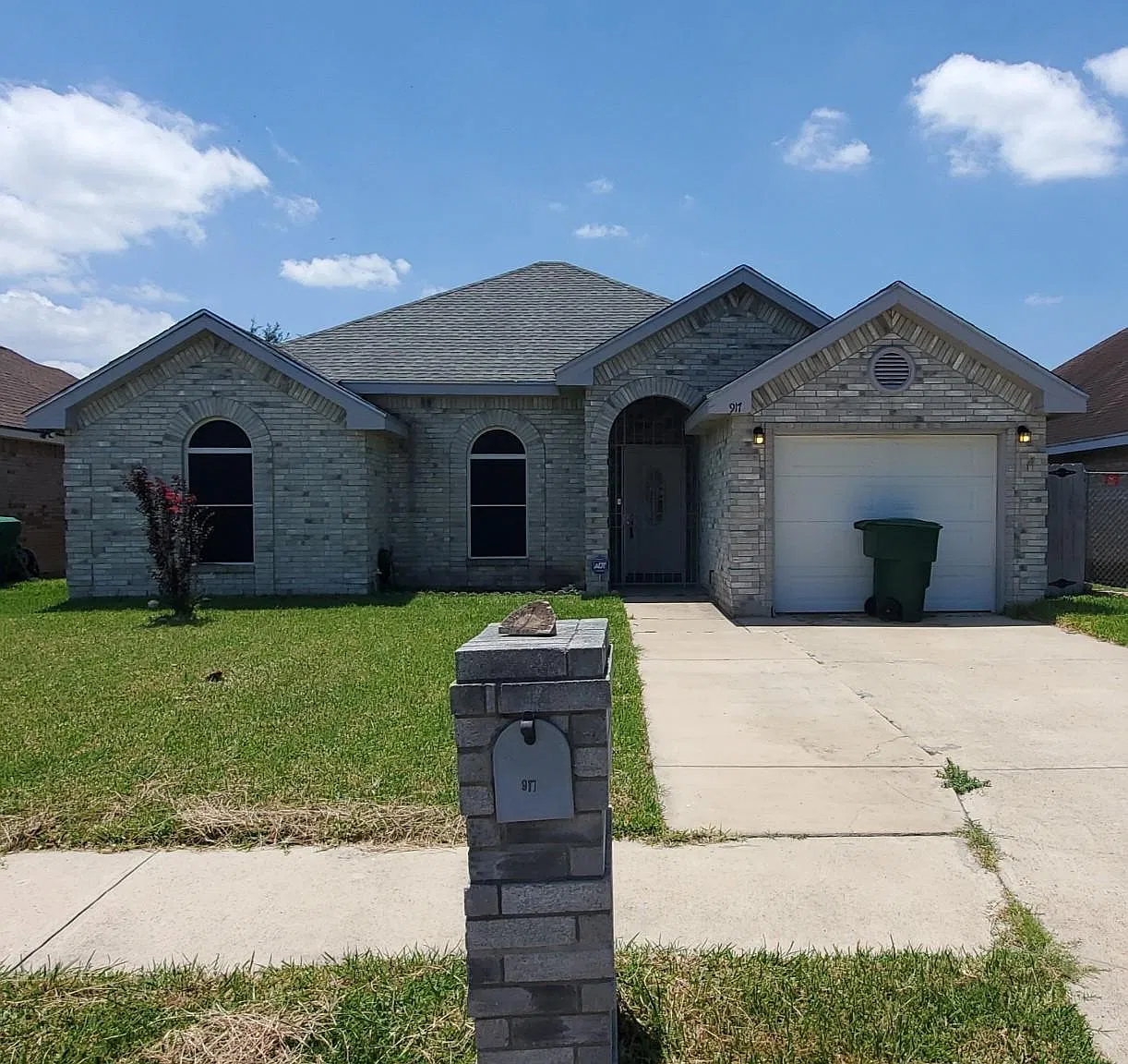 3 bed, 1225 sqft, $1,500 — Photo 1