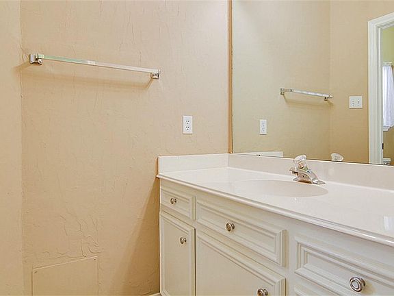 4th image of 6822 Queensclub Dr