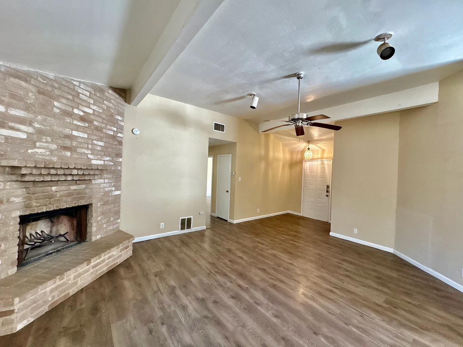2 bed, 1262 sqft, $1,450 — Photo 4