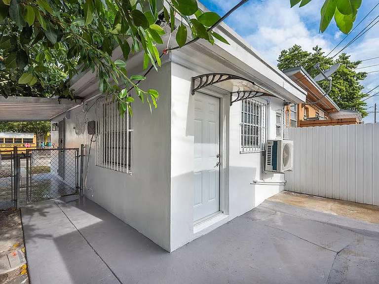 321 NW 21st Ave #H — Photo 16