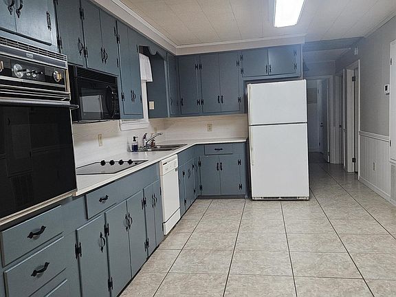 2nd image of 220 S Ida Ave