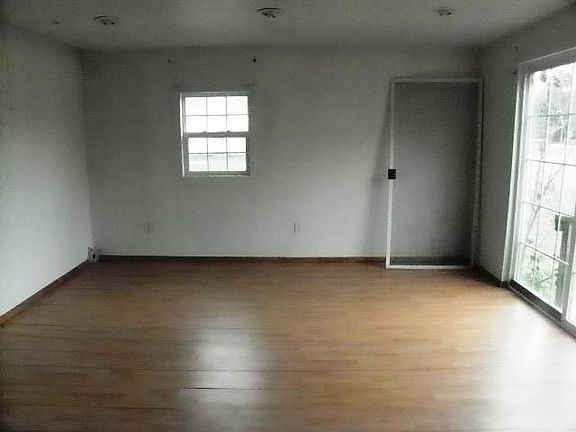4th image of 2409 Rock Dr