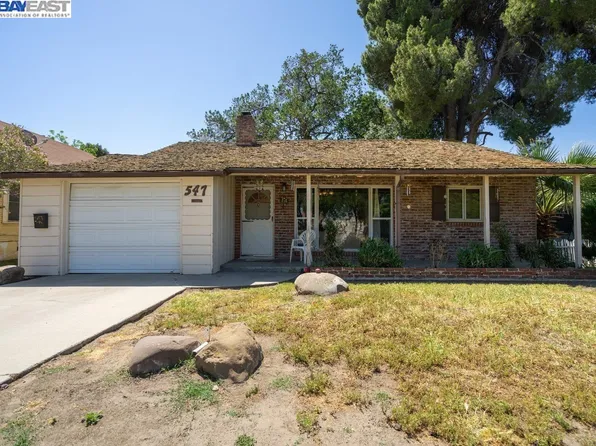 547 W D St, Lemoore, CA 93245