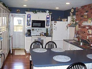 3rd image of 40 Narragansett Ave